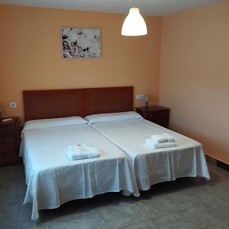 Hostal Bordillas Pomaluengo Eksteriør billede