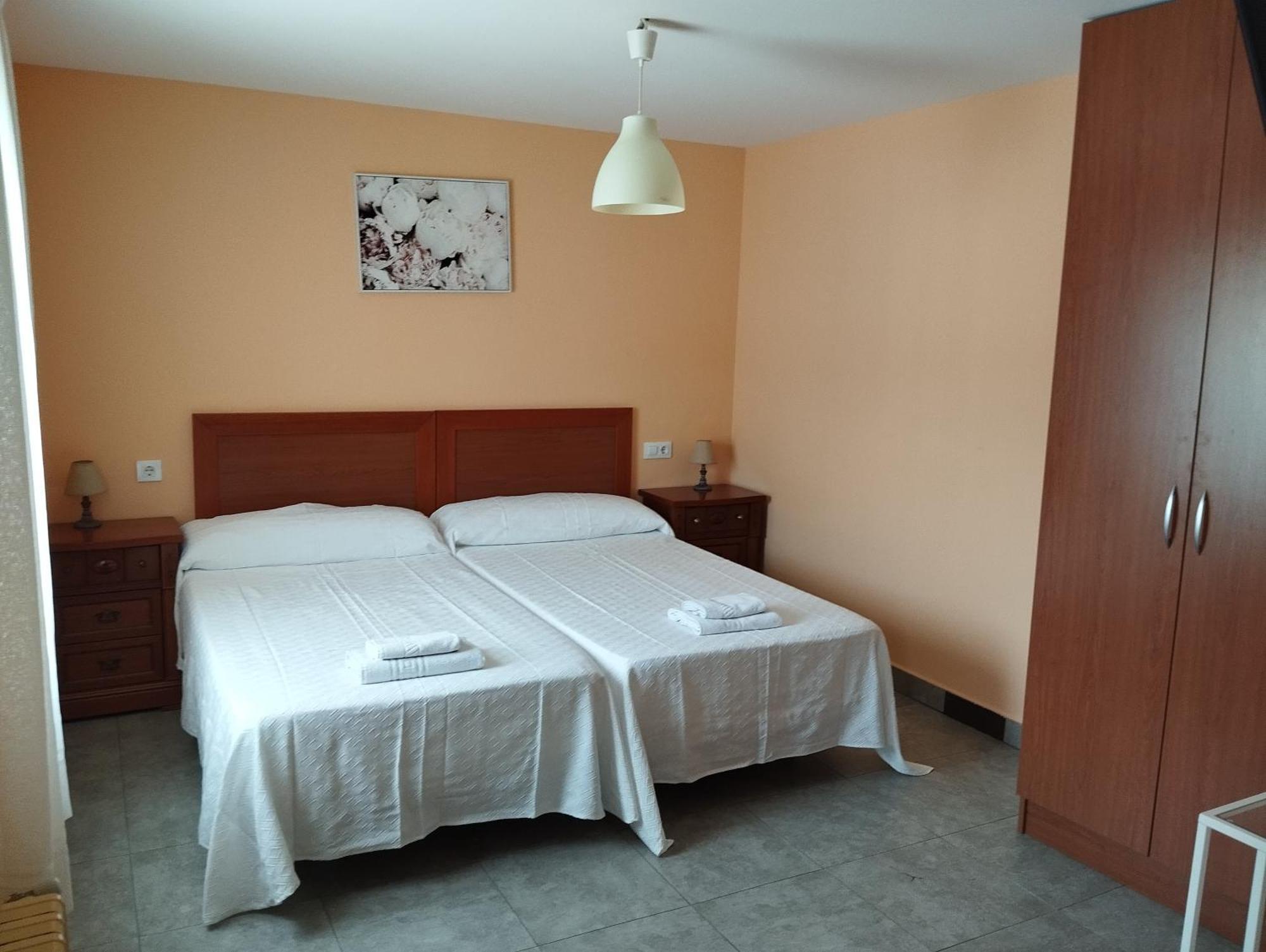 Hostal Bordillas Pomaluengo Eksteriør billede