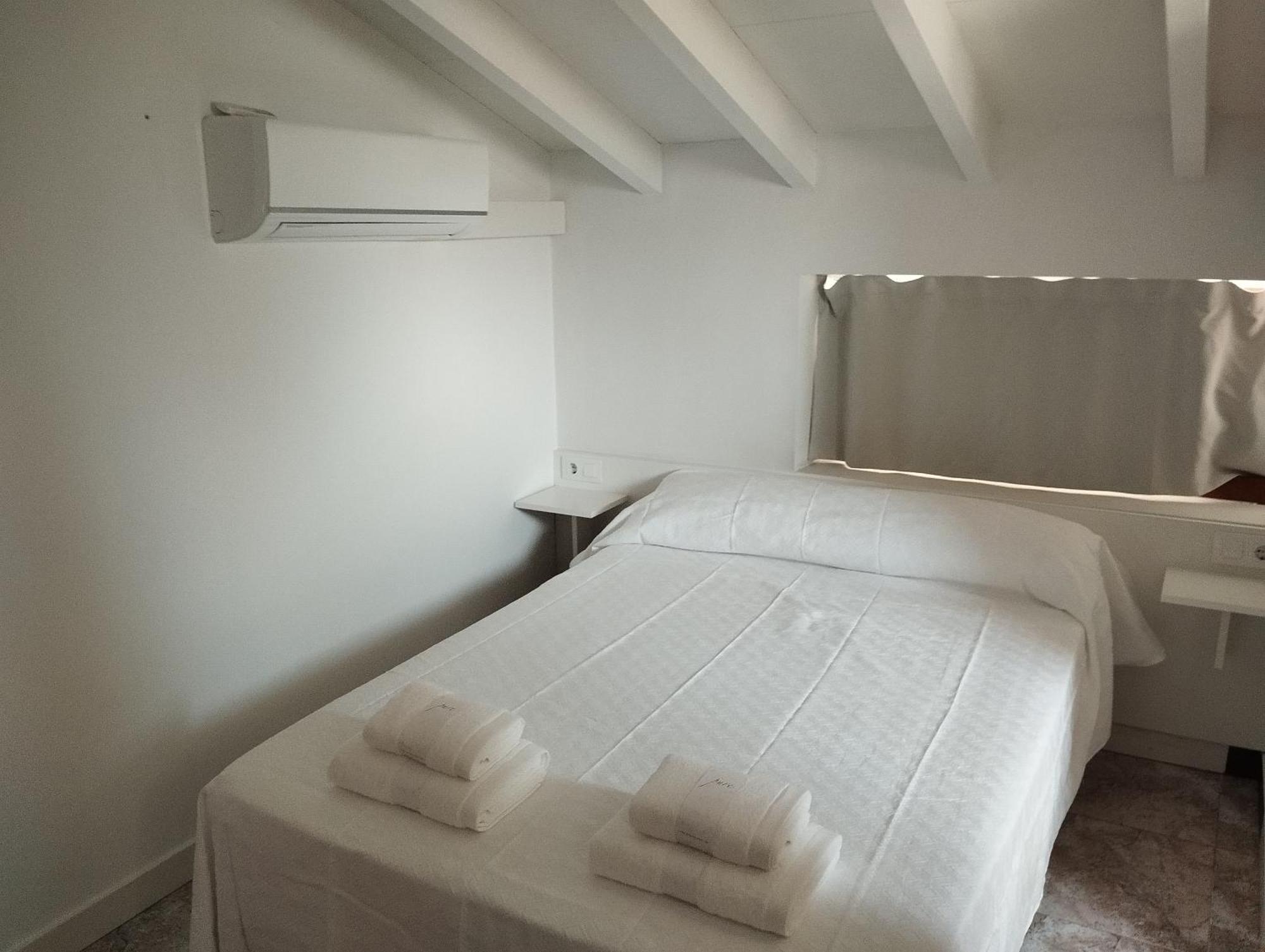 Hostal Bordillas Pomaluengo Eksteriør billede